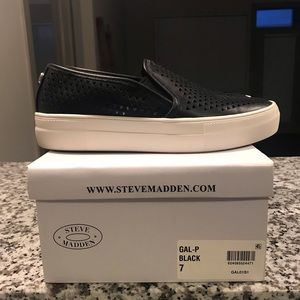 Steve Madden Gills Platform Sneakers